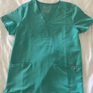 FIGS scrub top surgical green 3 pocket small -NWOT